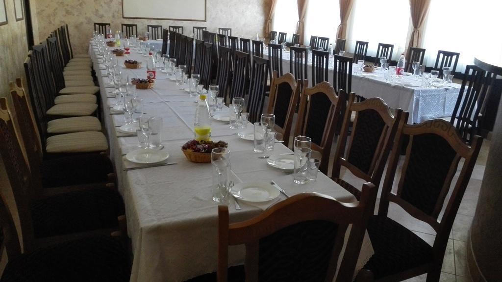 Turli Inn Maladzyechna Exterior foto